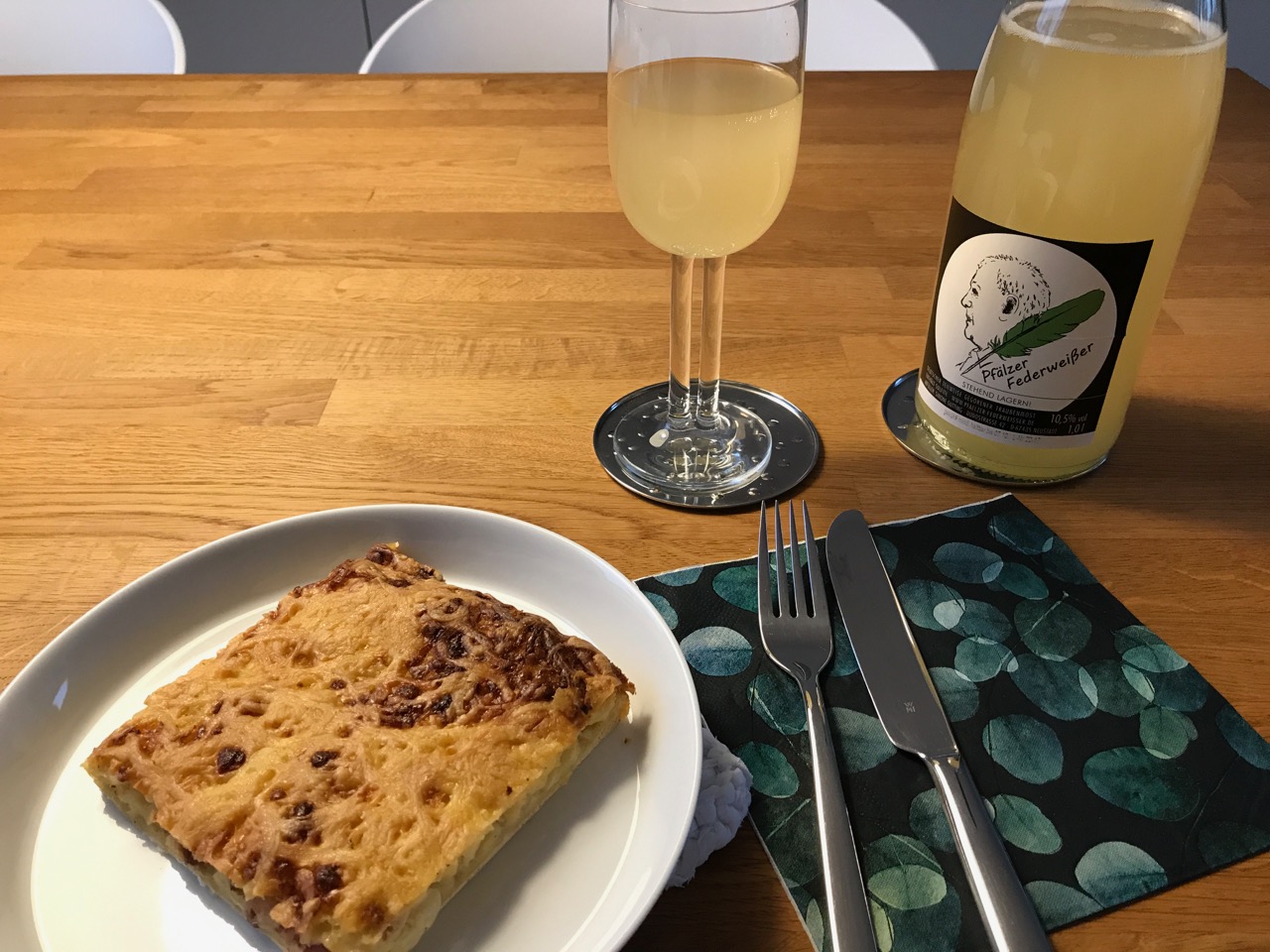 Zwiebelkuchen und Federweißer