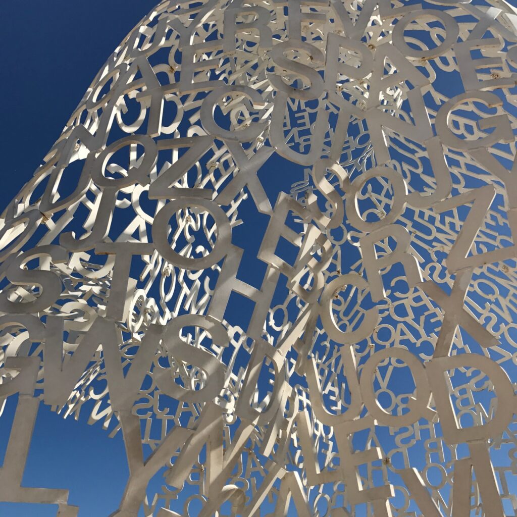 Antibes: Skulptur "Nomade" Jaume Plensa