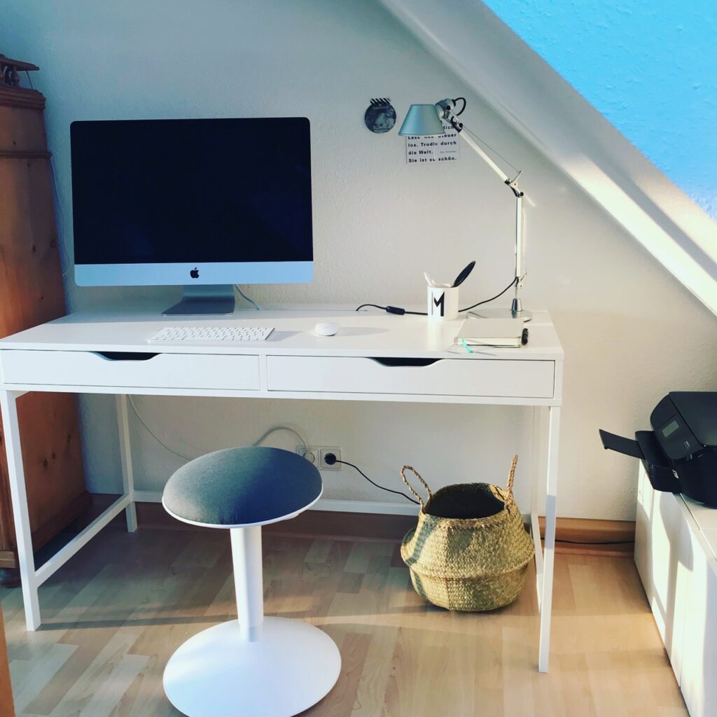 Arbeitsplatz: Schreibtisch