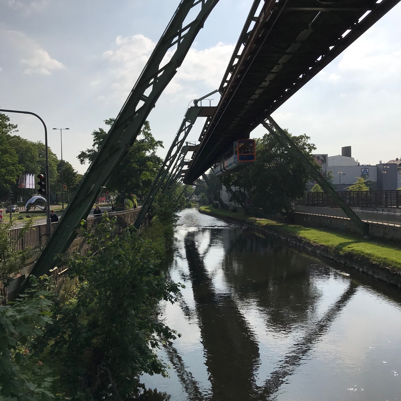 Wuppertal: Wupper und Schwebebahn