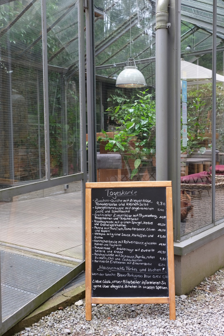 Skulpturenpark Waldfrieden: Tageskarte Café Podest