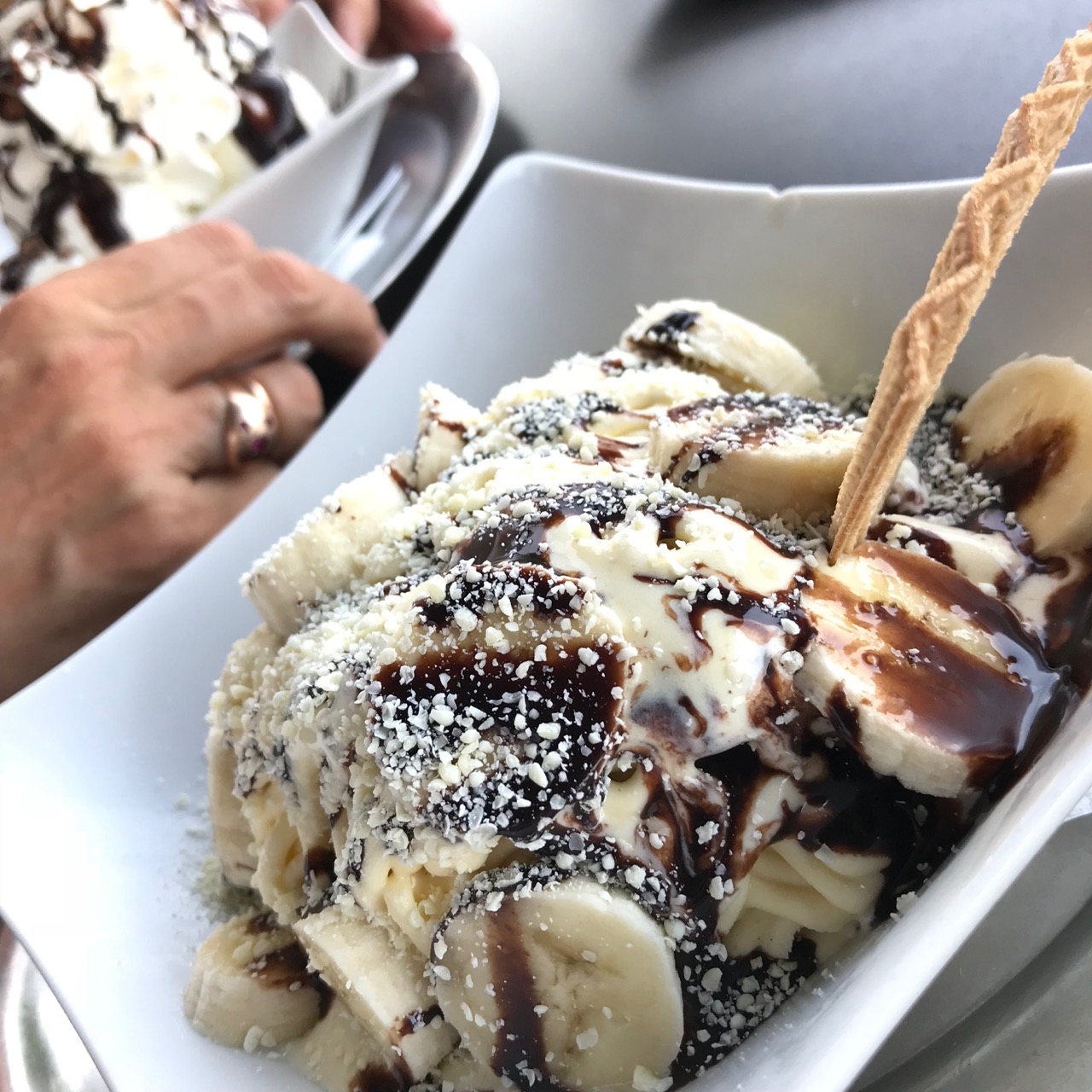 Spaghettieis mit Schokosauce und Bananen. Yummy!