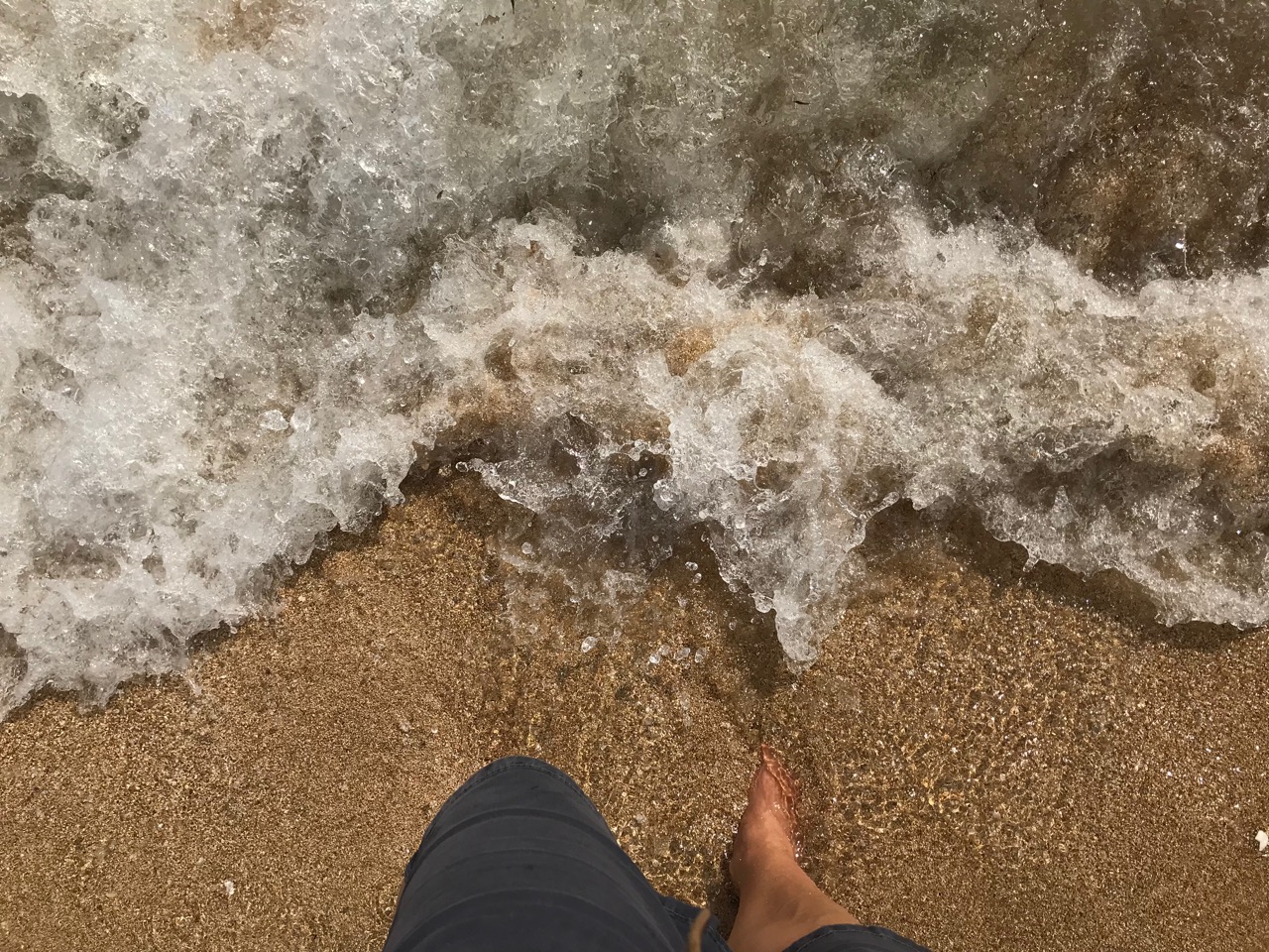 Palma: Füße im Meer