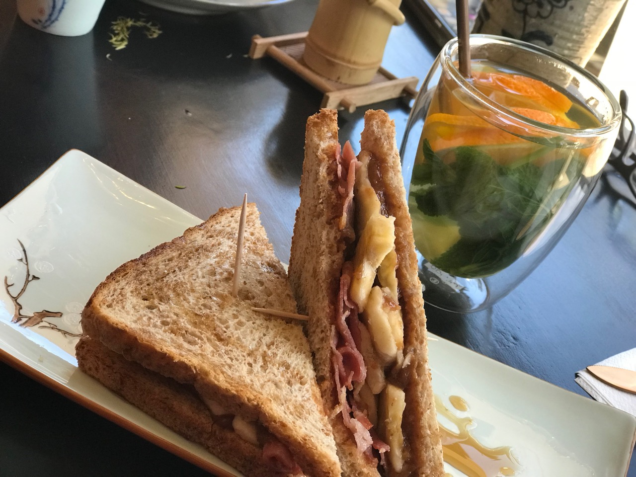 Mai`s Kuchenbar: Sandwich mit Banane, Erdnussbutter und Bacon