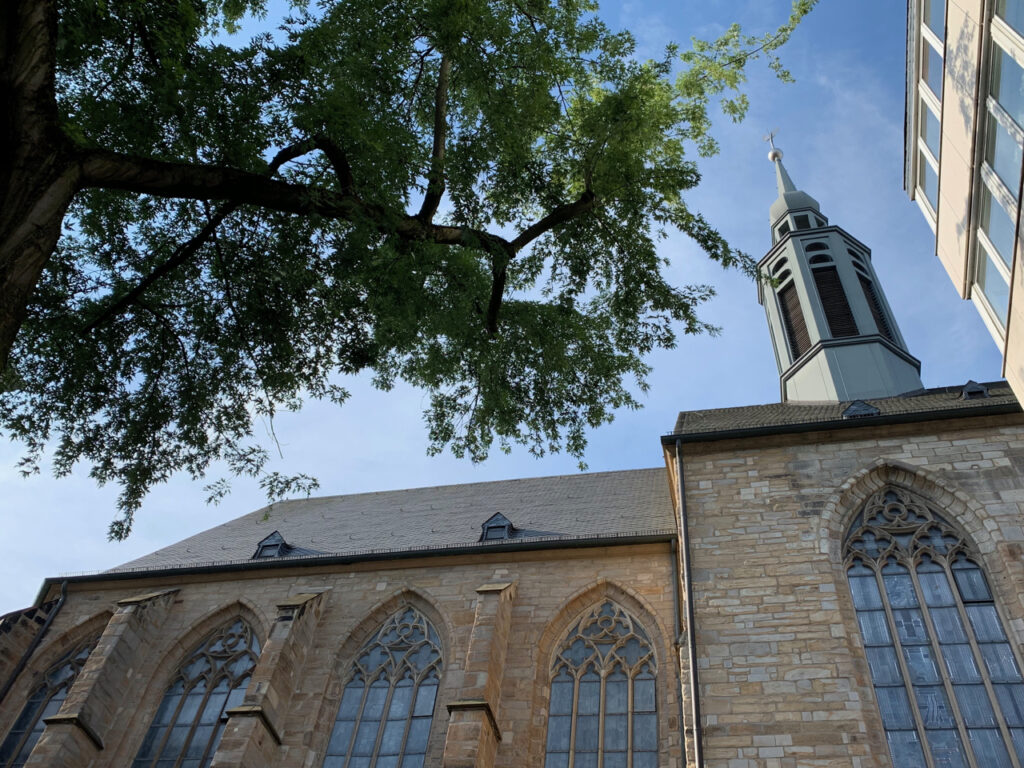 Blcik hoch zur Propsteikirche in Dortmund