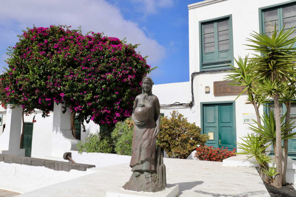 Haria: Platz vor dem Rathaus