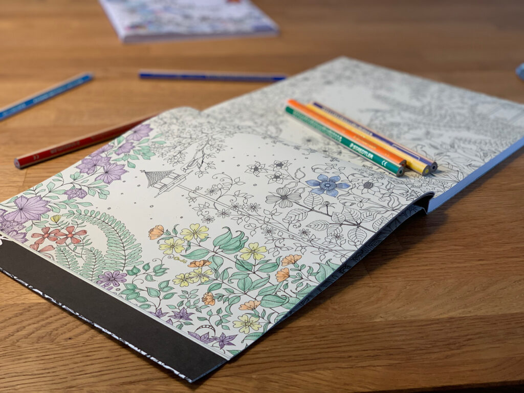 Ausmalbuch mit Stiften